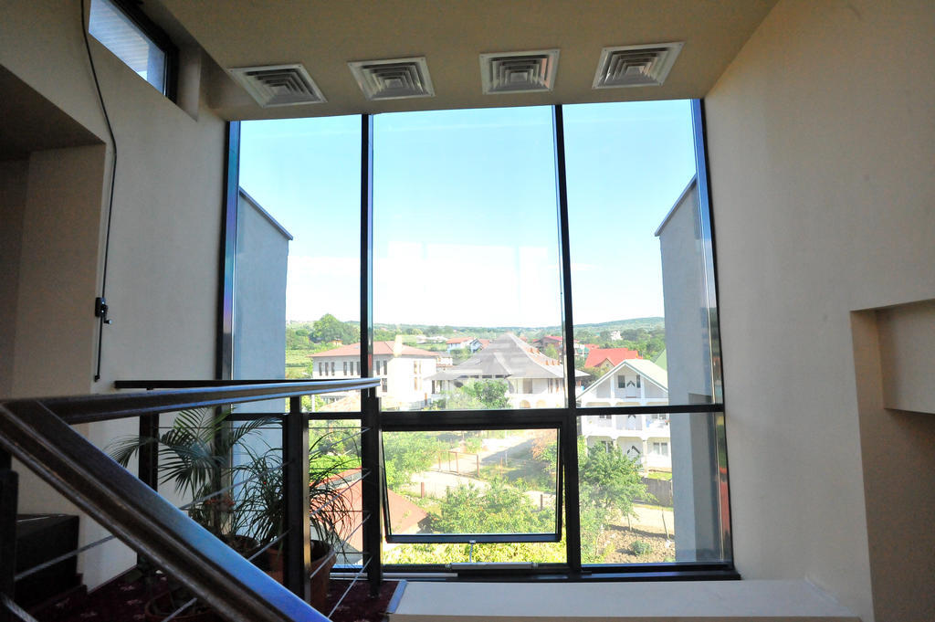 Pensiunea Novis Iasi Exteriör bild