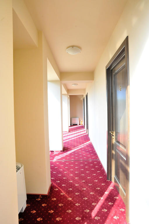 Pensiunea Novis Iasi Exteriör bild