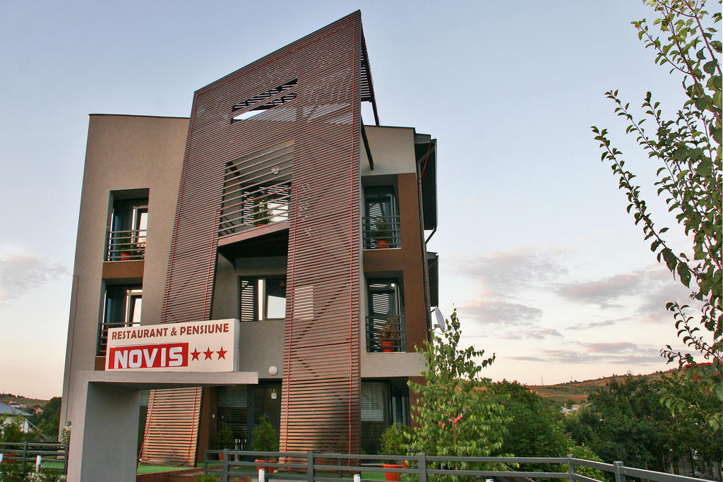 Pensiunea Novis Iasi Exteriör bild